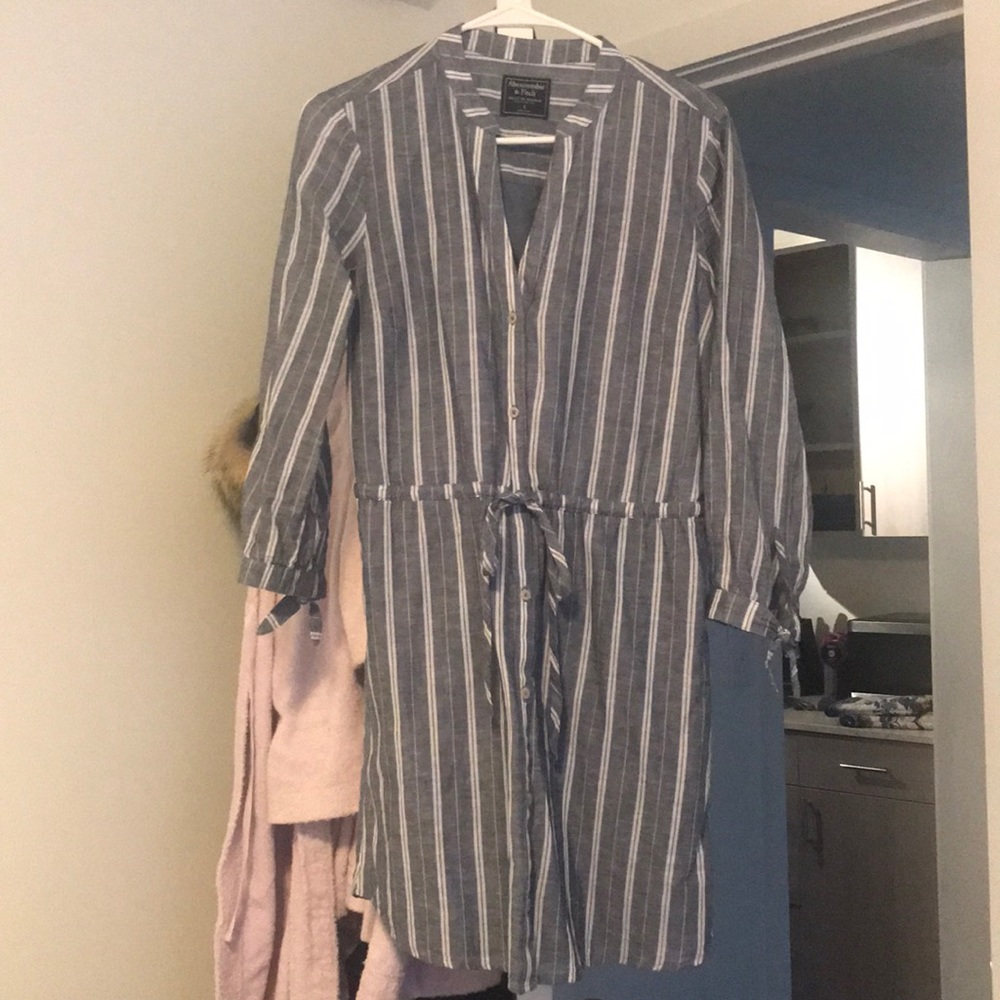 3/4 sleeve blue and white striped dress